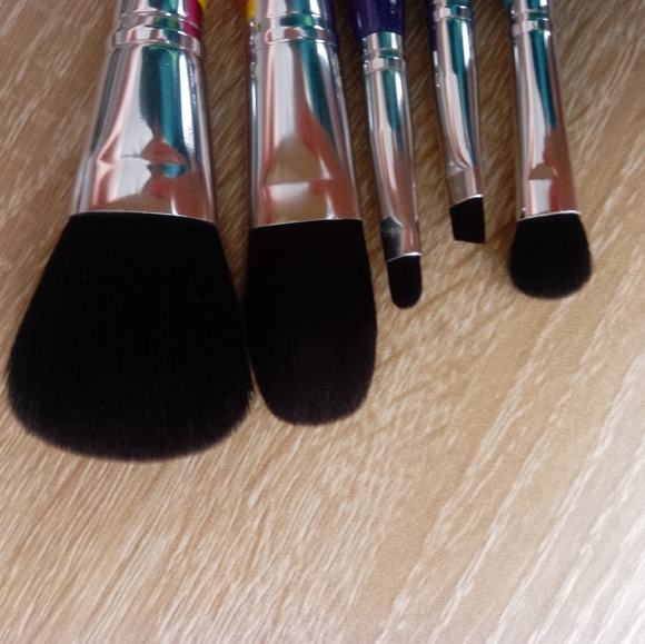 New Quo makeup brushes - Picture 2 of 2